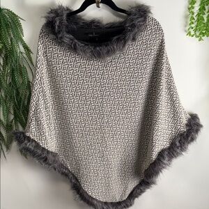 Coco + Carmen Black and White Cape with Faux Fur Trim